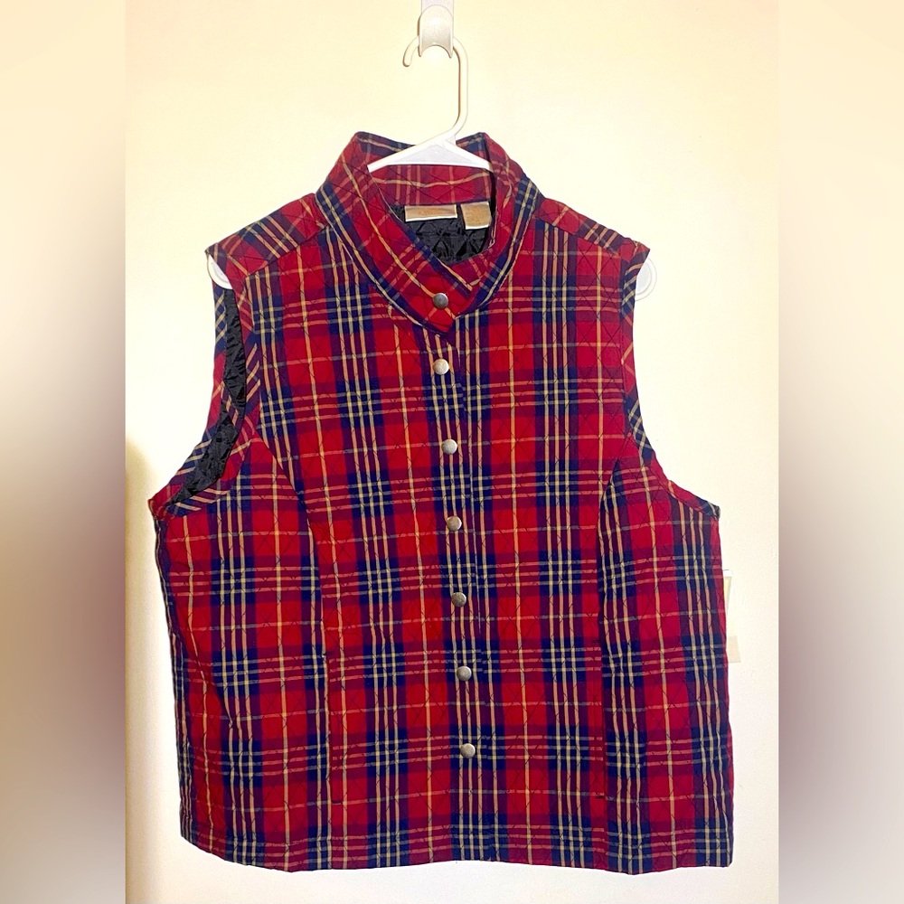 New Baxter and Wells Quilted Plaid Vest Petite Medium. Snap closures and Pockets